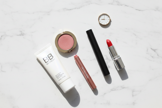 Quick makeup kit with BB cream, cream blush, eyeshadow stick, lipstick and mascara for busy mornings