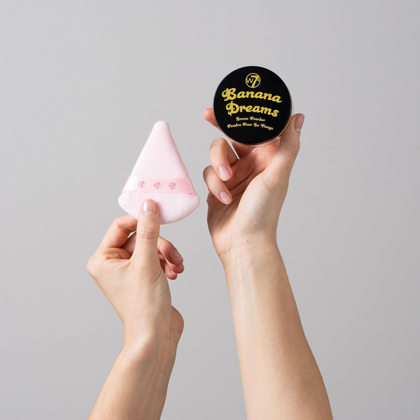 W7 Banana Dreams Application Set - Yellow-Toned Loose Setting Face Powder & Triangle Precision Powder Puff